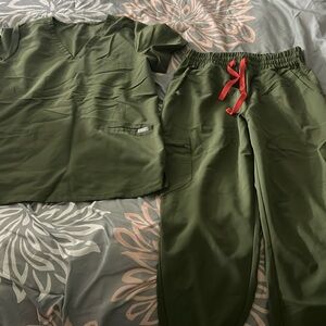 Dark olive figs scrub set